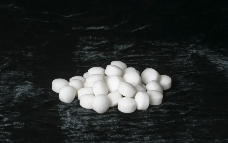 ন্যাপথলিন দিয়ে মশা তাড়ানোর ৫টি উপায়