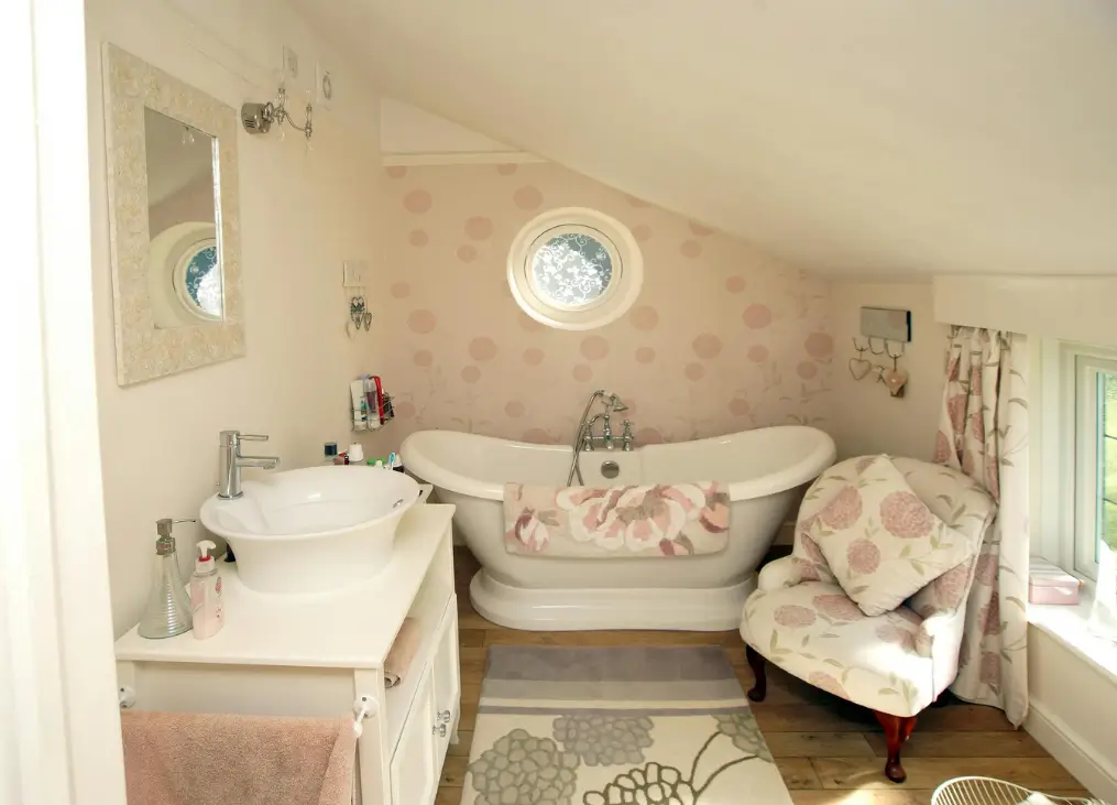 বাথরুম সাজানোর আইডিয়া: স্টাইলিশ ও আধুনিক সাজসজ্জার টিপস