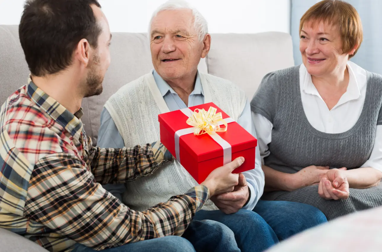 বাবা-মাকে দেওয়ার মতো সেরা উপহার : প্রয়োজনীয় ও ইউনিক আইডিয়া