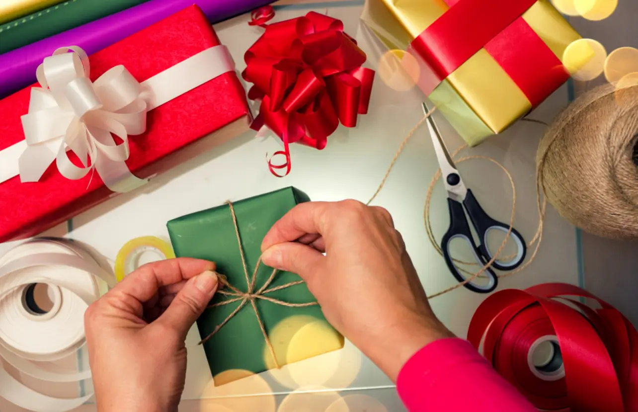 কাস্টমাইজড গিফট আইটেম – জন্মদিন, বিবাহ ও বিশেষ দিনের জন্য