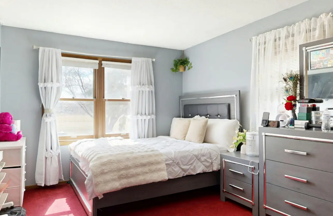 ঘরে প্রাকৃতিক আলো বাড়ানোর উপায় ও উপকারিতা