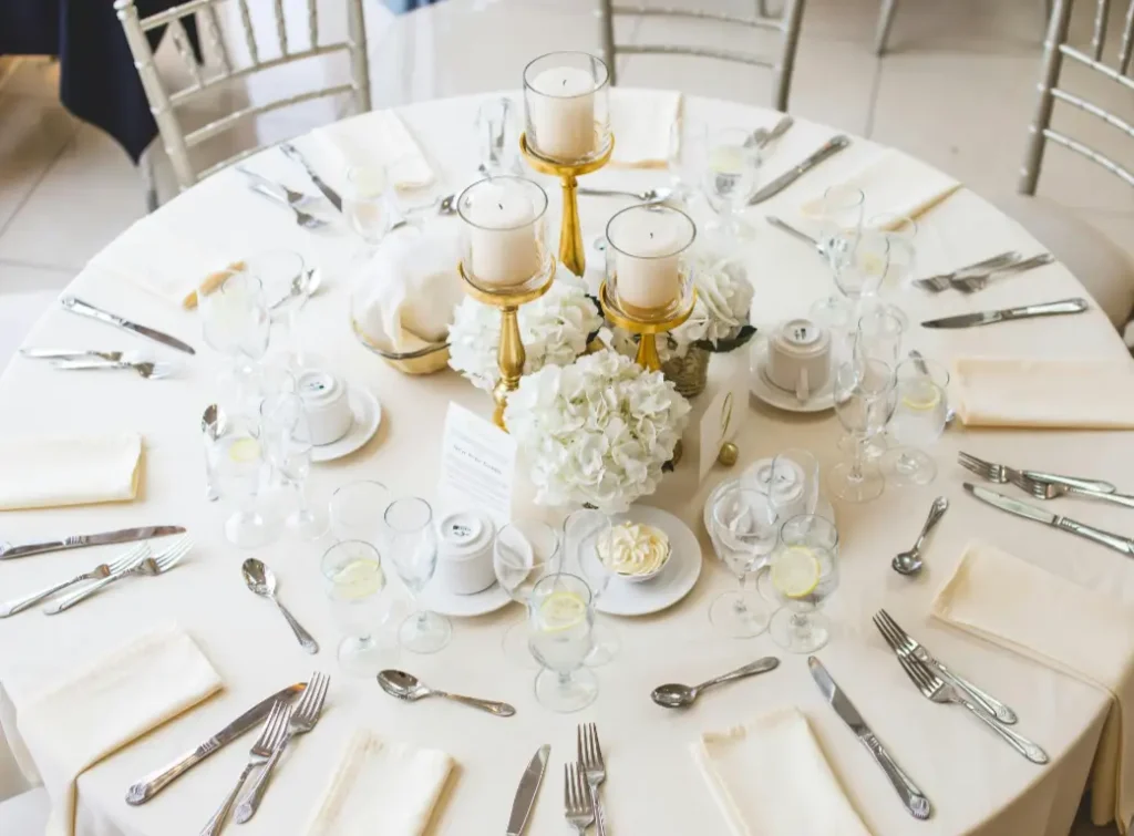 ডাইনিং টেবিল সাজানোর আইডিয়া