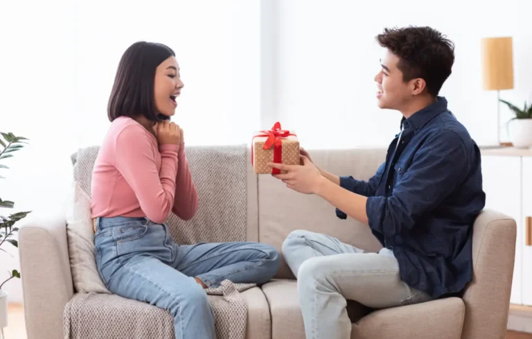 বয়ফ্রেন্ড ও গার্লফ্রেন্ডের জন্য সেরা গিফট আইডিয়া