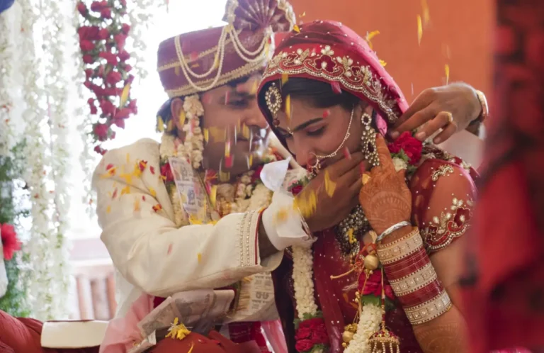 বাসর ঘরে বউকে কি গিফট দেওয়া যায় | নববধূর জন্য বিশেষ উপহার