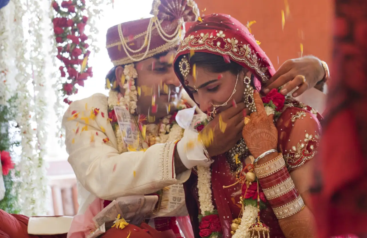বাসর ঘরে বউকে কি গিফট দেওয়া যায় | নববধূর জন্য বিশেষ উপহার